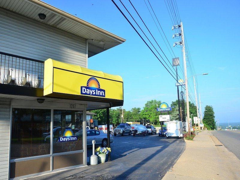 Days Inn Rolla Bagian luar foto